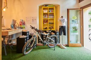 Biking Tuscany Tour - Bike shop