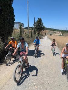 Tuscany cycling tour - Organic farm food and wine experience